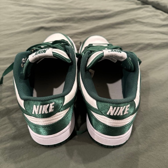 Nike Green Satin Effect Unisex Low Dunks - Picture 3 of 5
